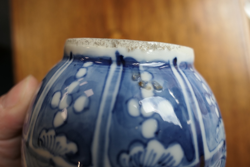 Chinese blue and white bottle vase, late 19th Century or early 20th Century, decorated with flying - Image 4 of 5