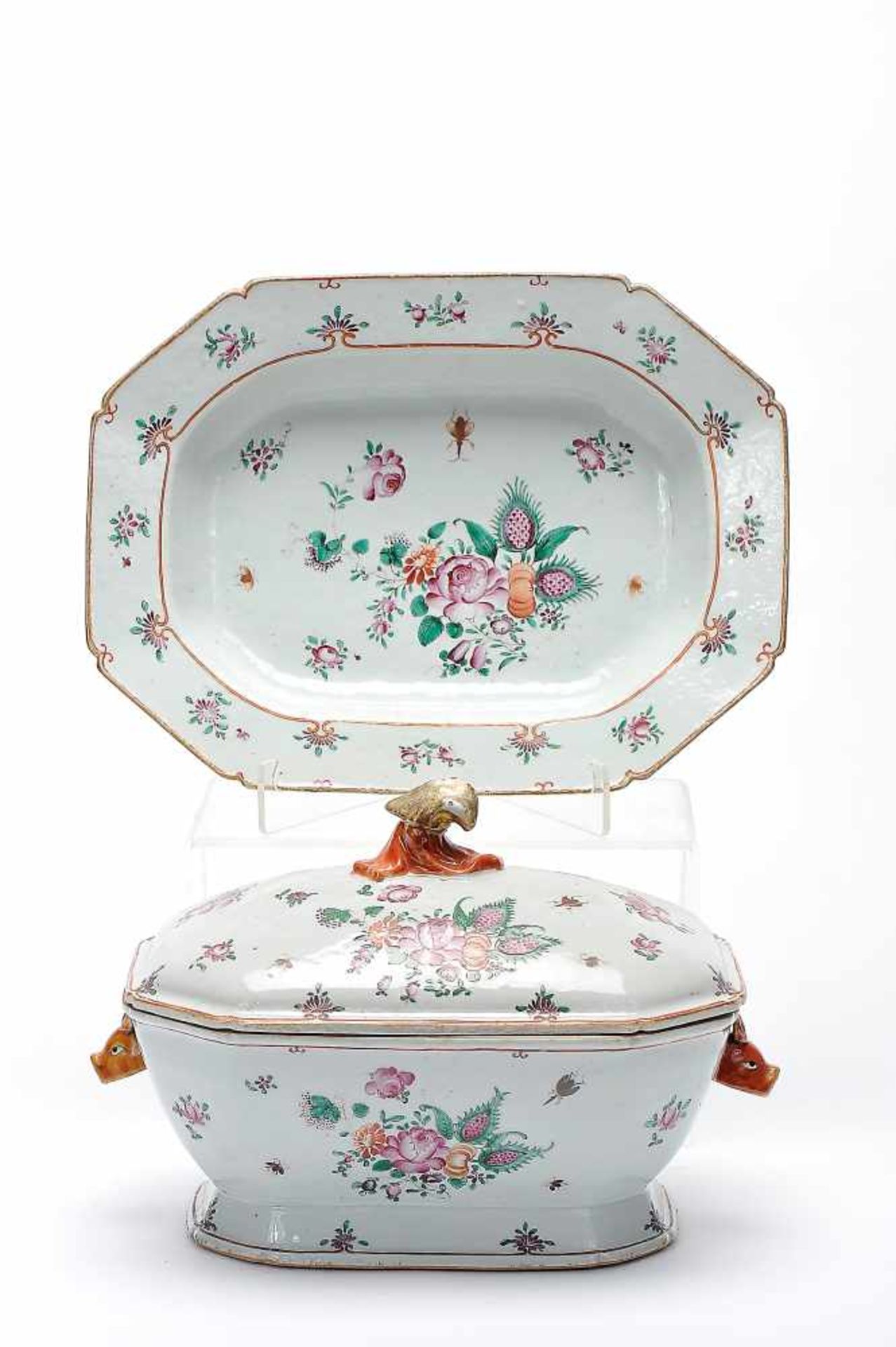 An Octagonal Tureen with Stand