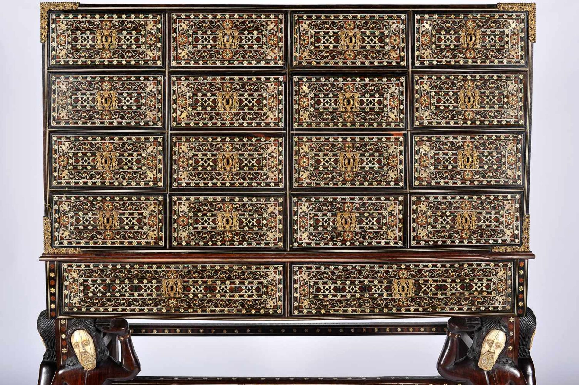 A Cabinet with twelve drawers simulating sixteen with trivet - Bild 15 aus 18