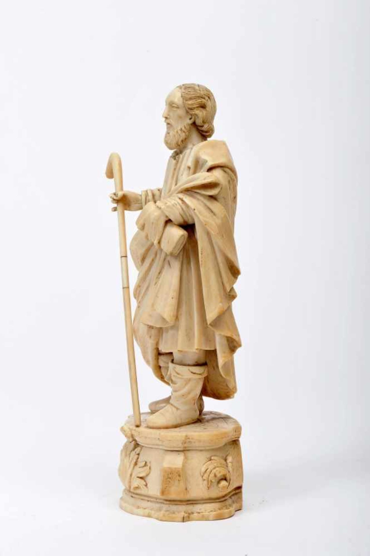 Saint JoachimSaint Joachim, ivory sculpture, Indo-Portuguese, 18th C. (3rd quarter), one finger - Bild 2 aus 2
