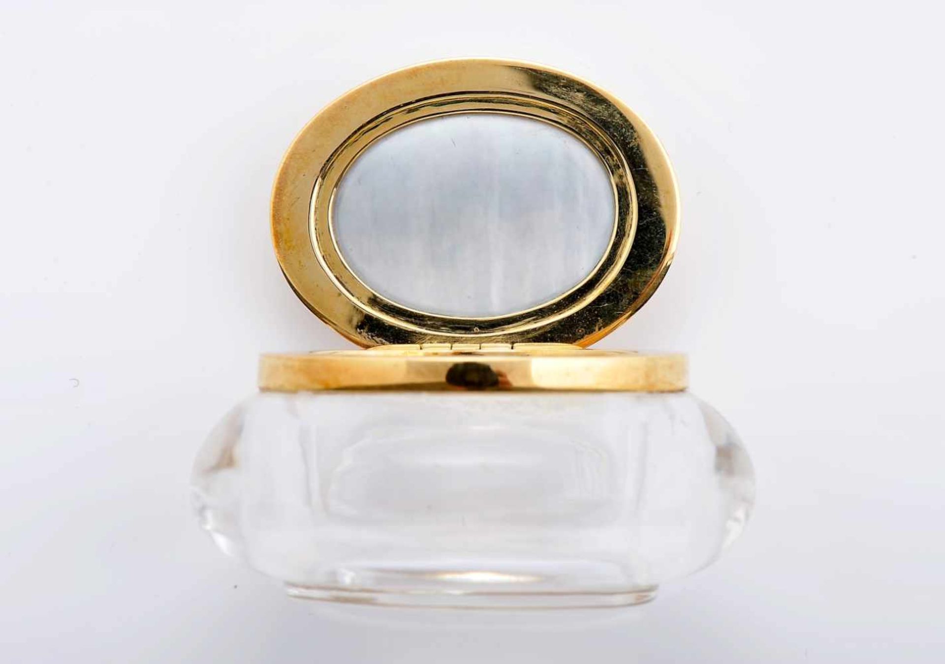 An Oval BoxAn Oval Box, rock crystal, 750/1000 gold ring and cover, application of painted rock - Image 3 of 4