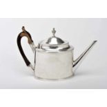 A TeapotA Teapot, D. Maria I, Queen of Portugal (1777-1816), the English manner. 833/1000 silver,