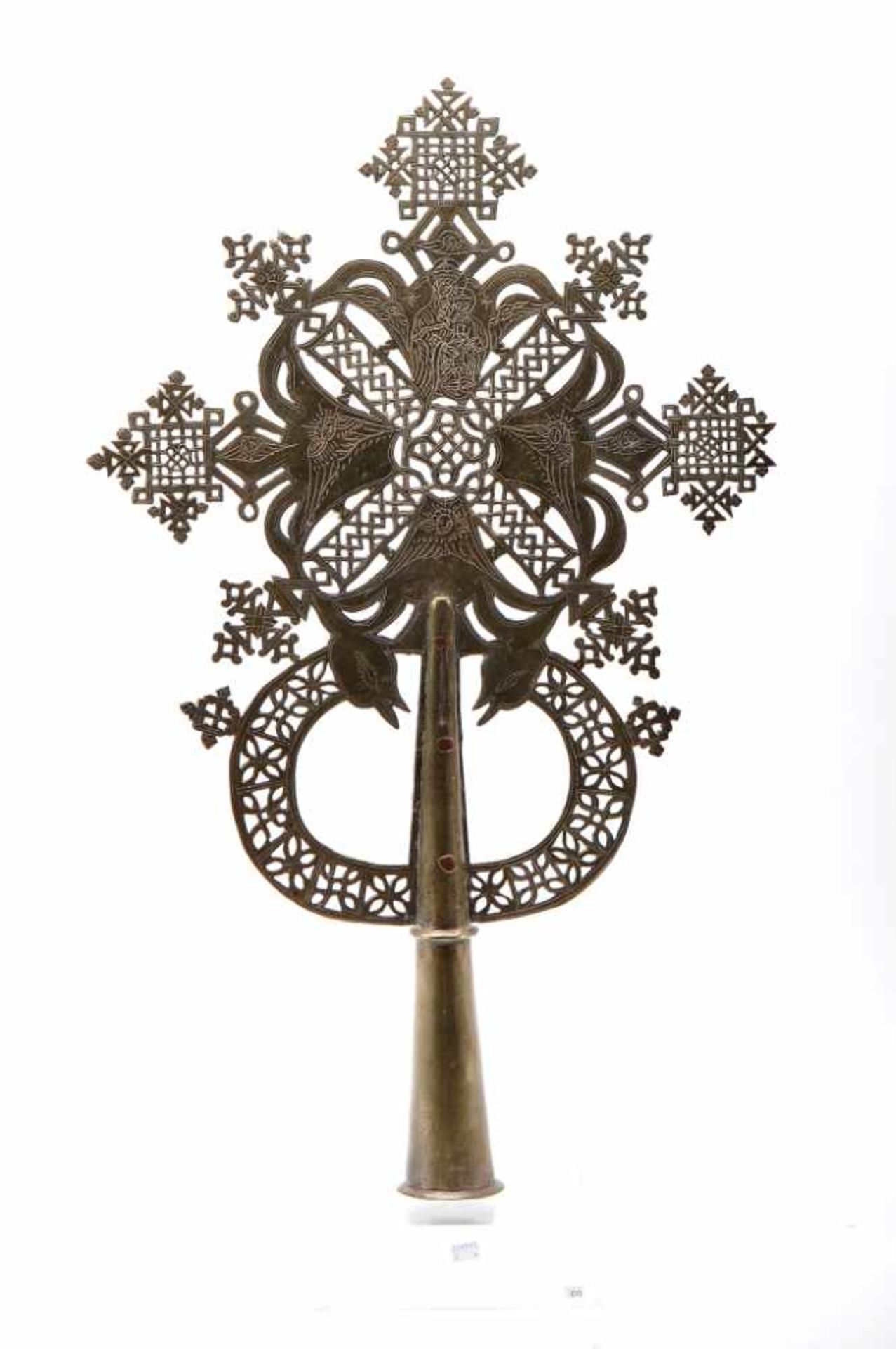 A Procession CrossA Procession Cross, scalloped, pierced and engraved brass "Crucified Christ, Saint - Image 3 of 4