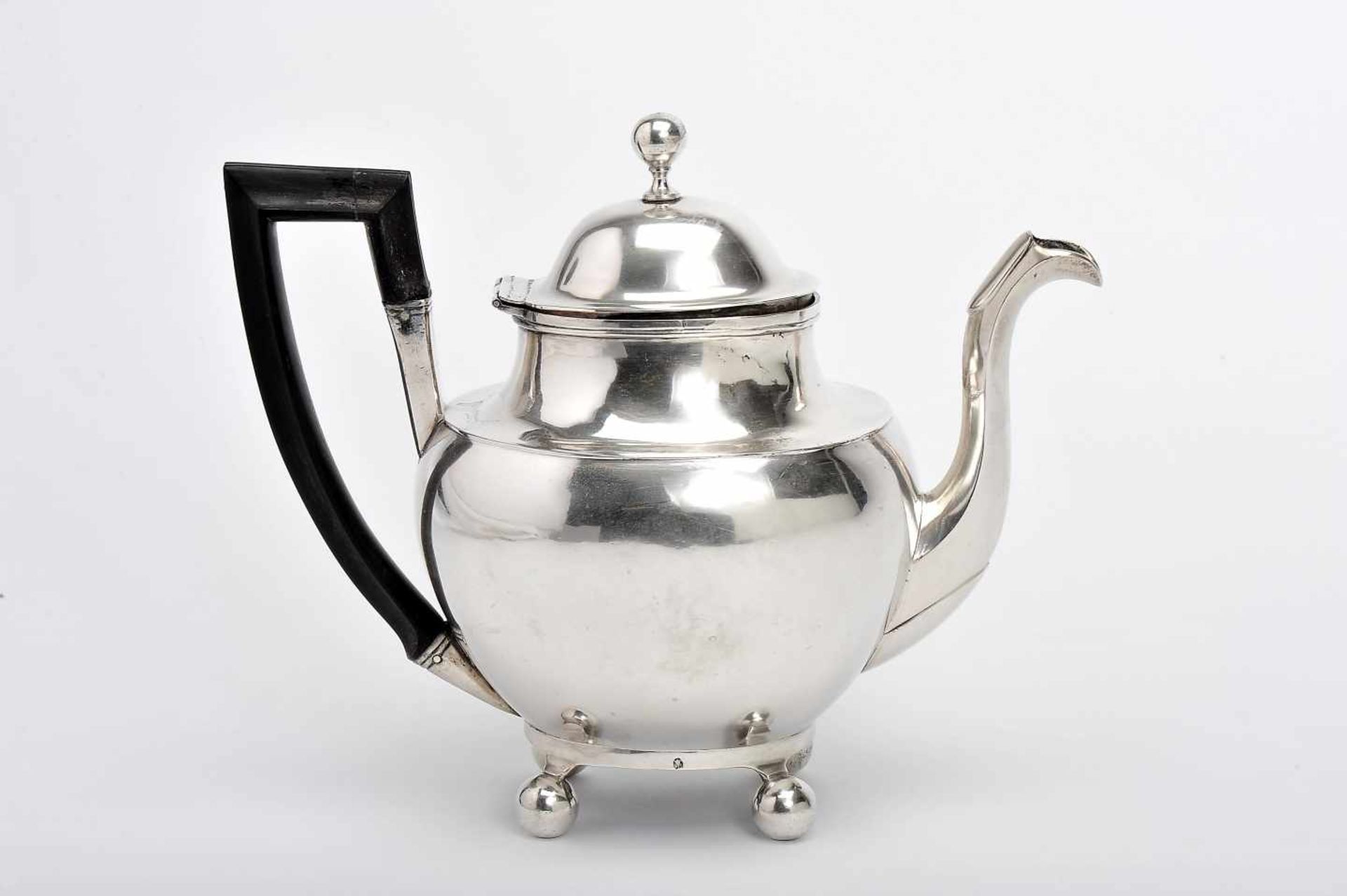 A TeapotA Teapot, D. Maria I, Queen of Portugal (1777-1816), 833/1000 silver, four spherical feet,