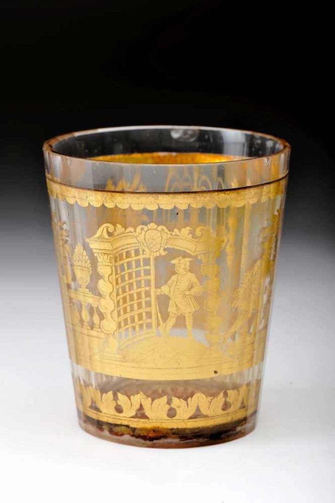 Four Faceted BeackersFour Faceted Beackers, glass, gilt decoration "Court scenes", interior with - Bild 2 aus 6