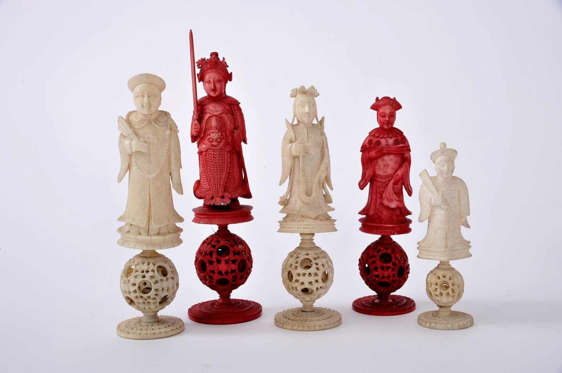 Chess PiecesChess Pieces, carved ivory with all the pieces based on "Ball of happiness", one of - Image 5 of 5