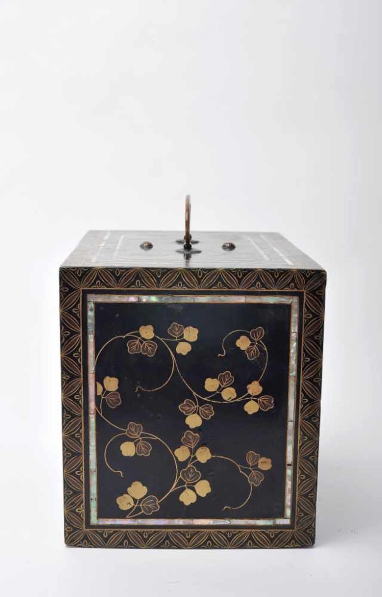 A Small VentóA Small Ventó, Namban Art, wood, full black lacquer coating, gold decoration and - Image 3 of 7