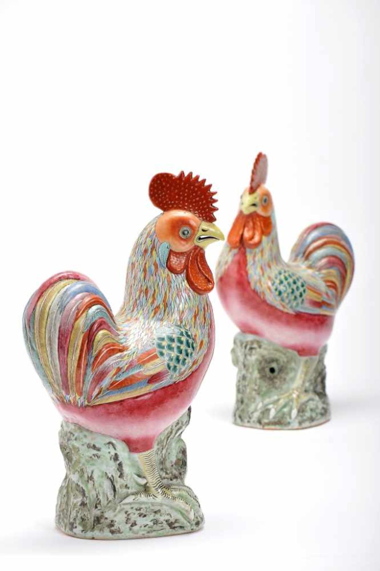 Cockerls, a pair of Chinese export porcelain sculptures, polychrome decoration, Qianlong - Image 6 of 7