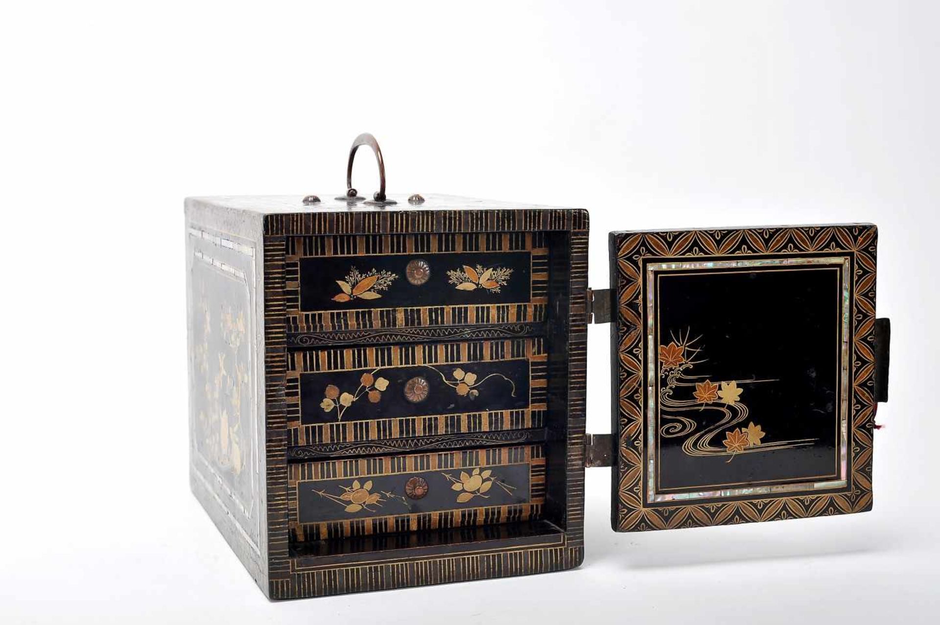 A Small VentóA Small Ventó, Namban Art, wood, full black lacquer coating, gold decoration and - Image 7 of 7