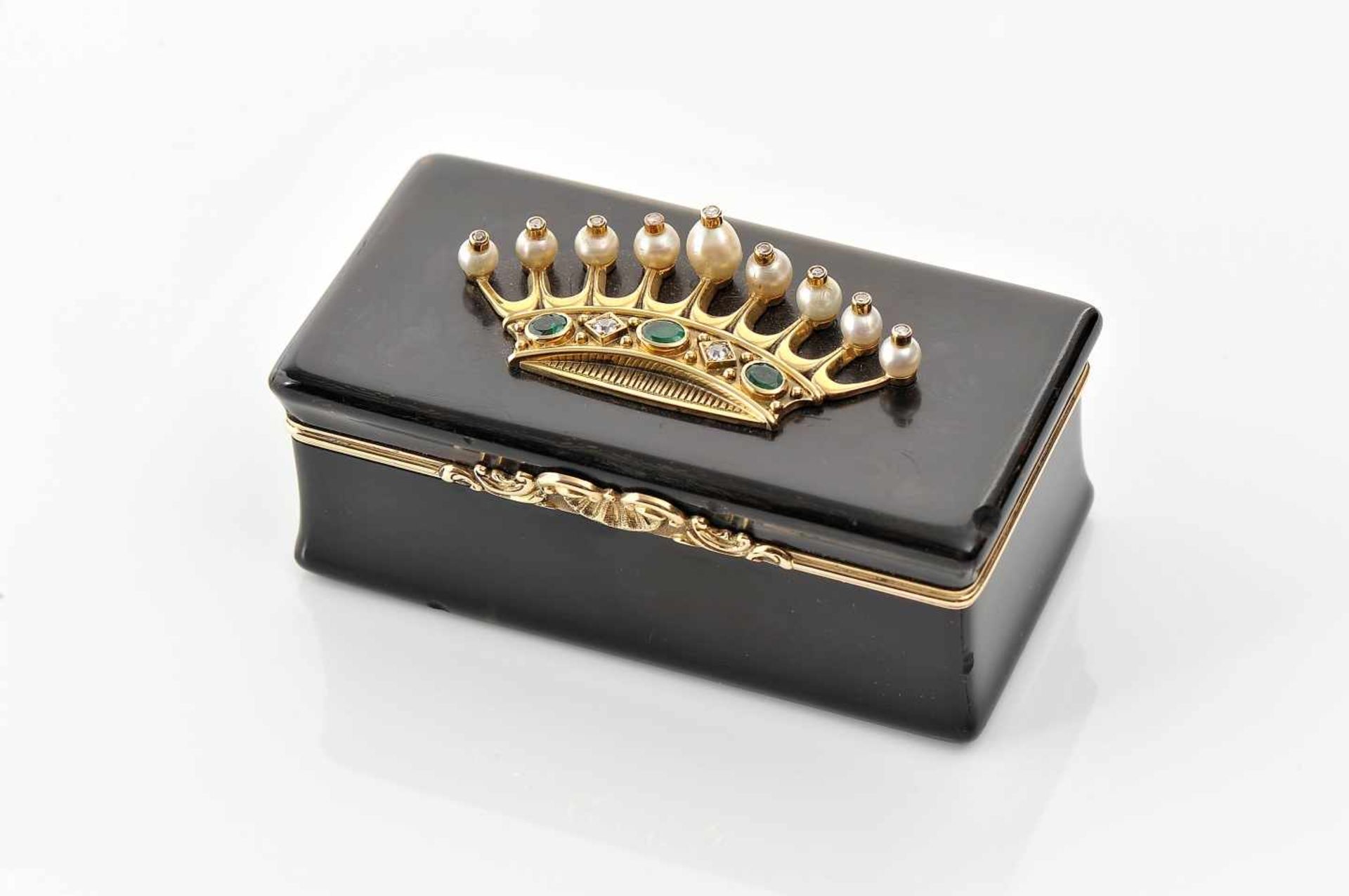 A SnuffboxA Snuffbox, tortoishell coated gold, cover with gold application "Count coronet", set with
