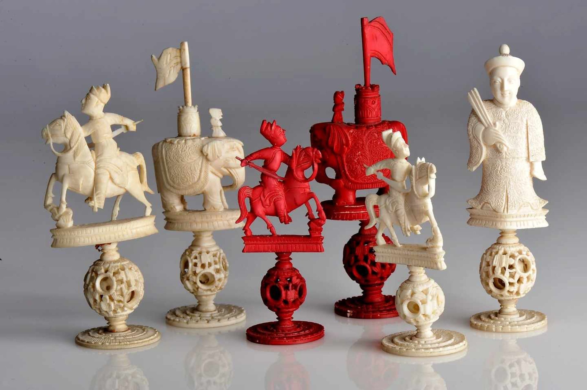 Chess PiecesChess Pieces, carved ivory with all the pieces based on "Ball of happiness", one of - Image 4 of 5