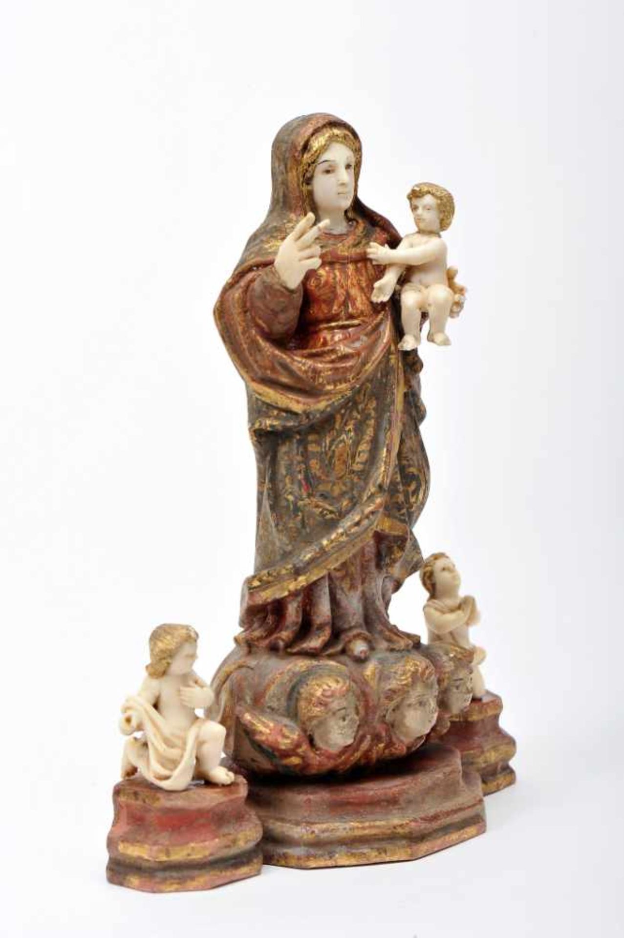 Our Lady with The Child JesusOur Lady with The Child Jesus, polychrome and gilt wood sculpture, - Bild 2 aus 3