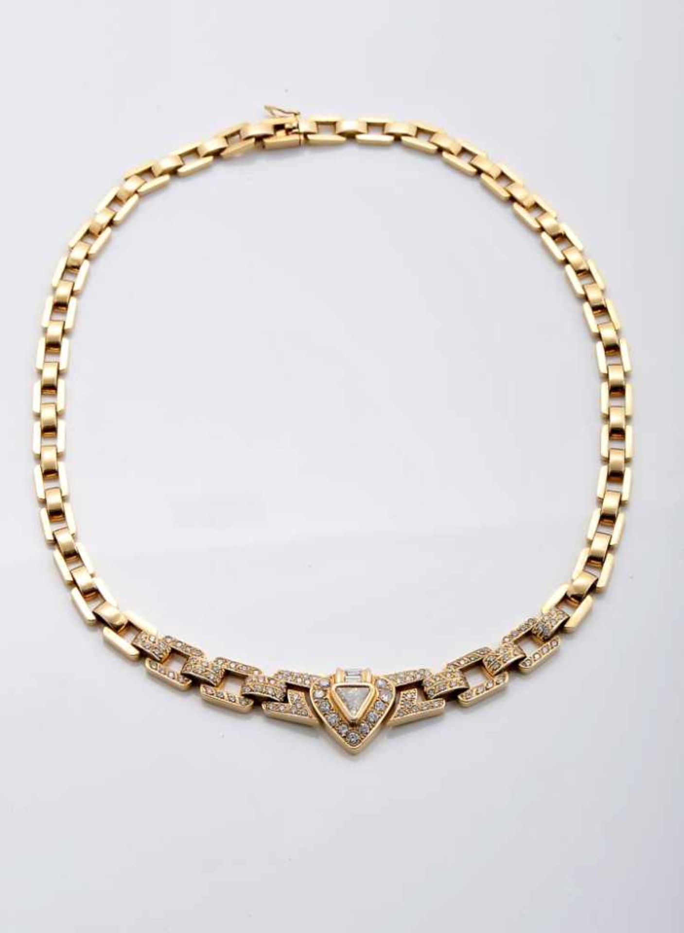 A NecklaceA Necklace, 585/1000 gold, set with 1 triangle cut diamond with an approximate weight of - Image 3 of 3