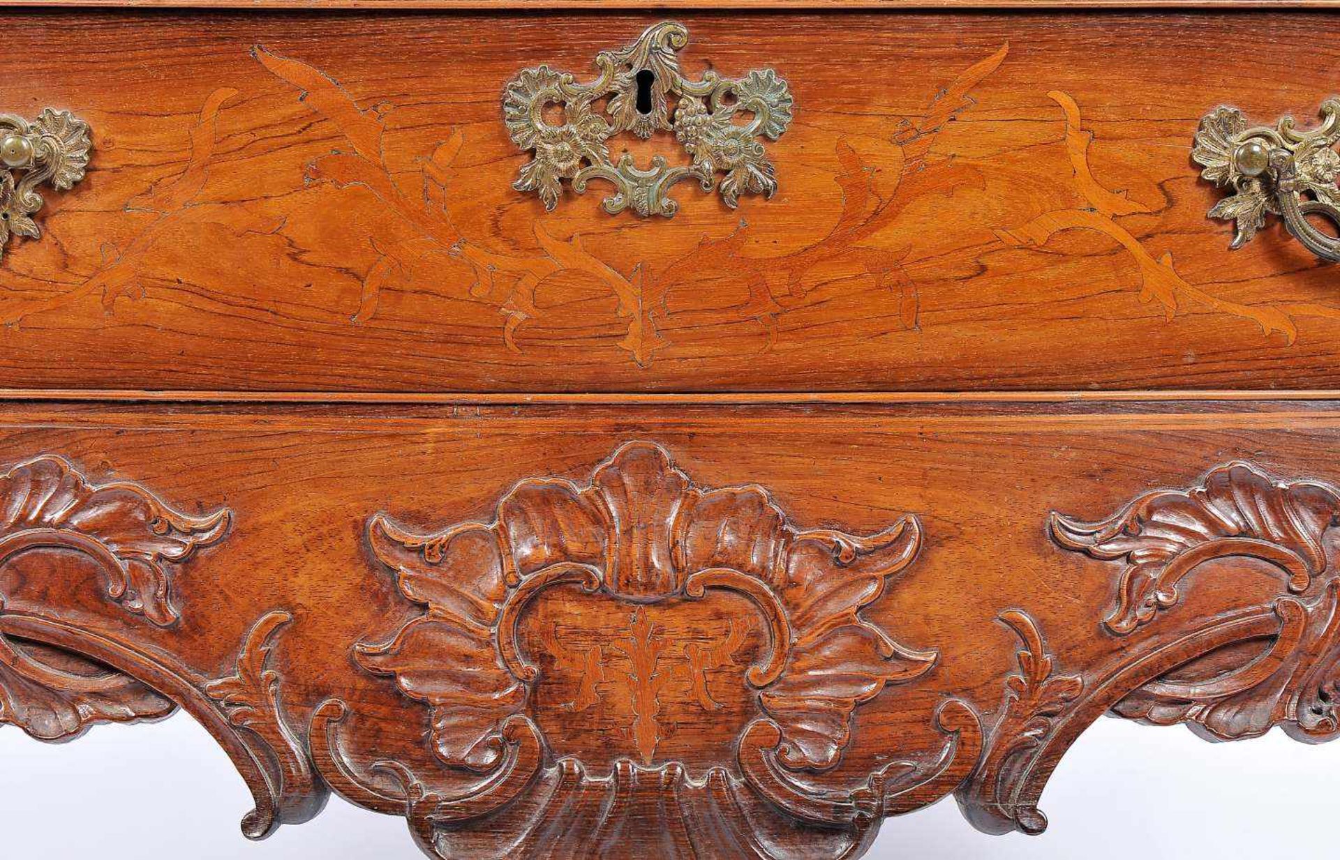 A Side TableA Side Table, D. José I, King of Portugal (1750-1777), carved Brazilian rosewood, - Bild 3 aus 3