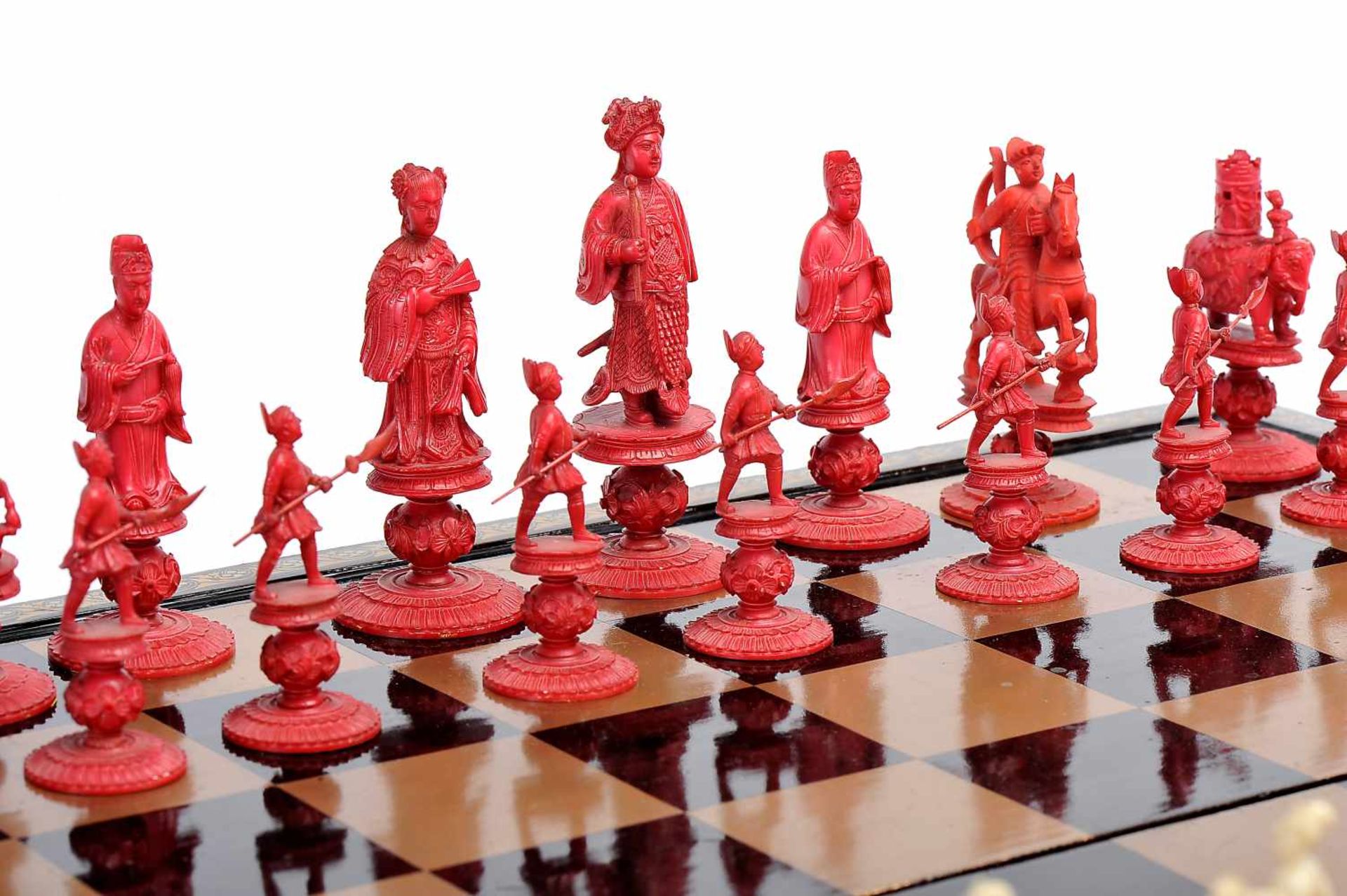 Chess pieces with case and board - Image 9 of 13