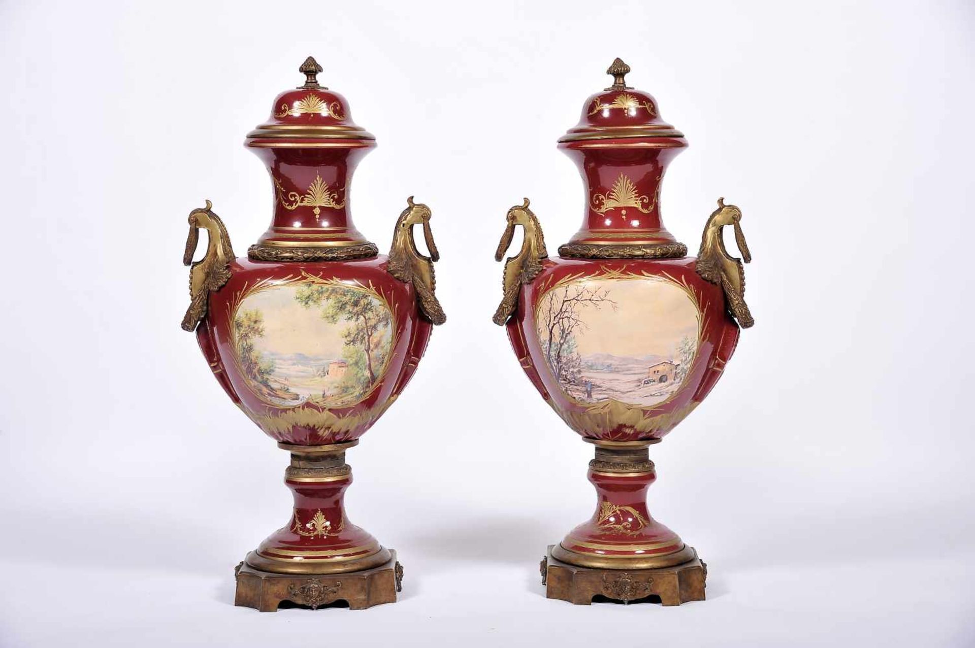 A pair of vases - Image 3 of 8