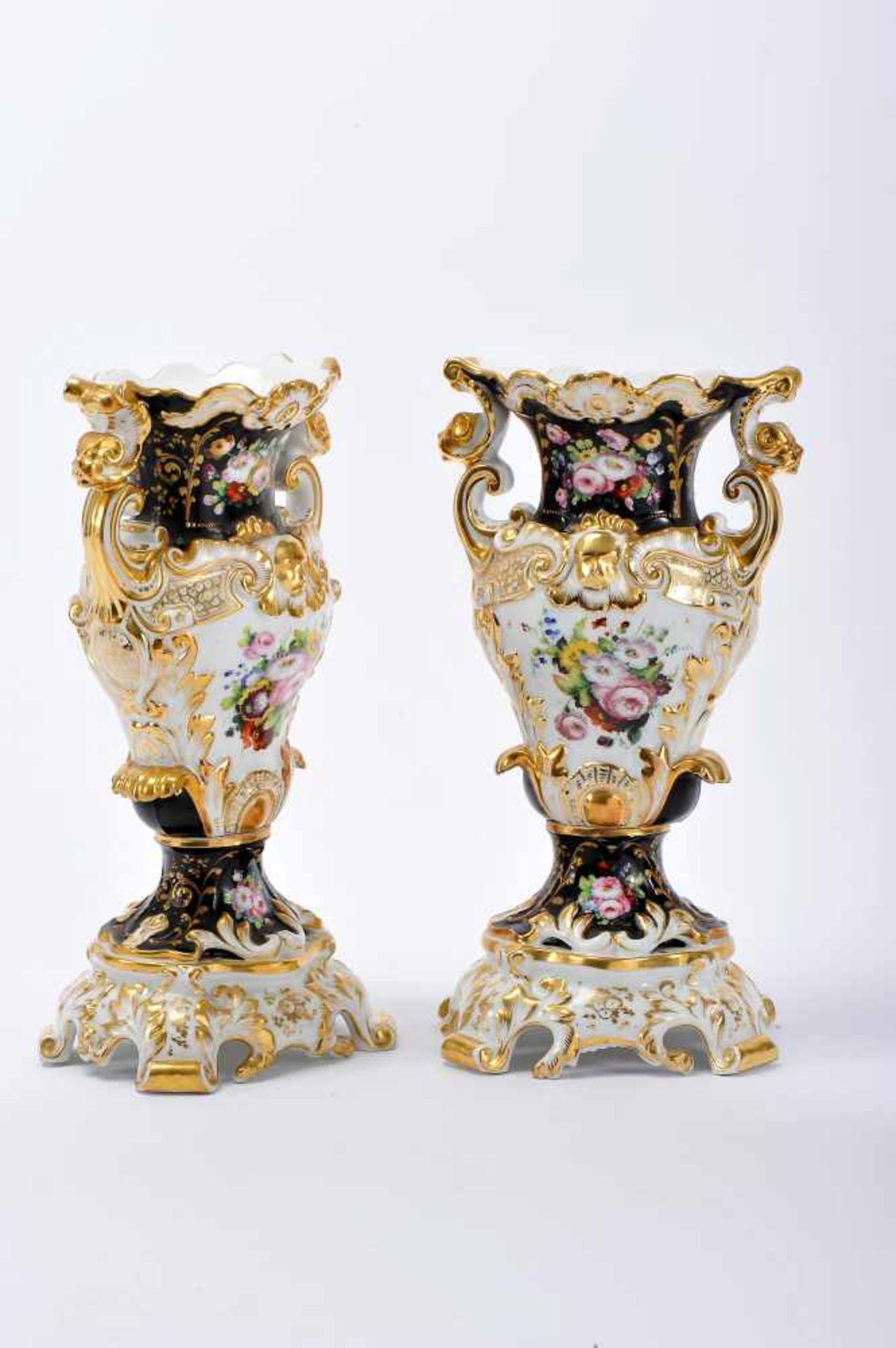 A pair of vases - Image 3 of 3