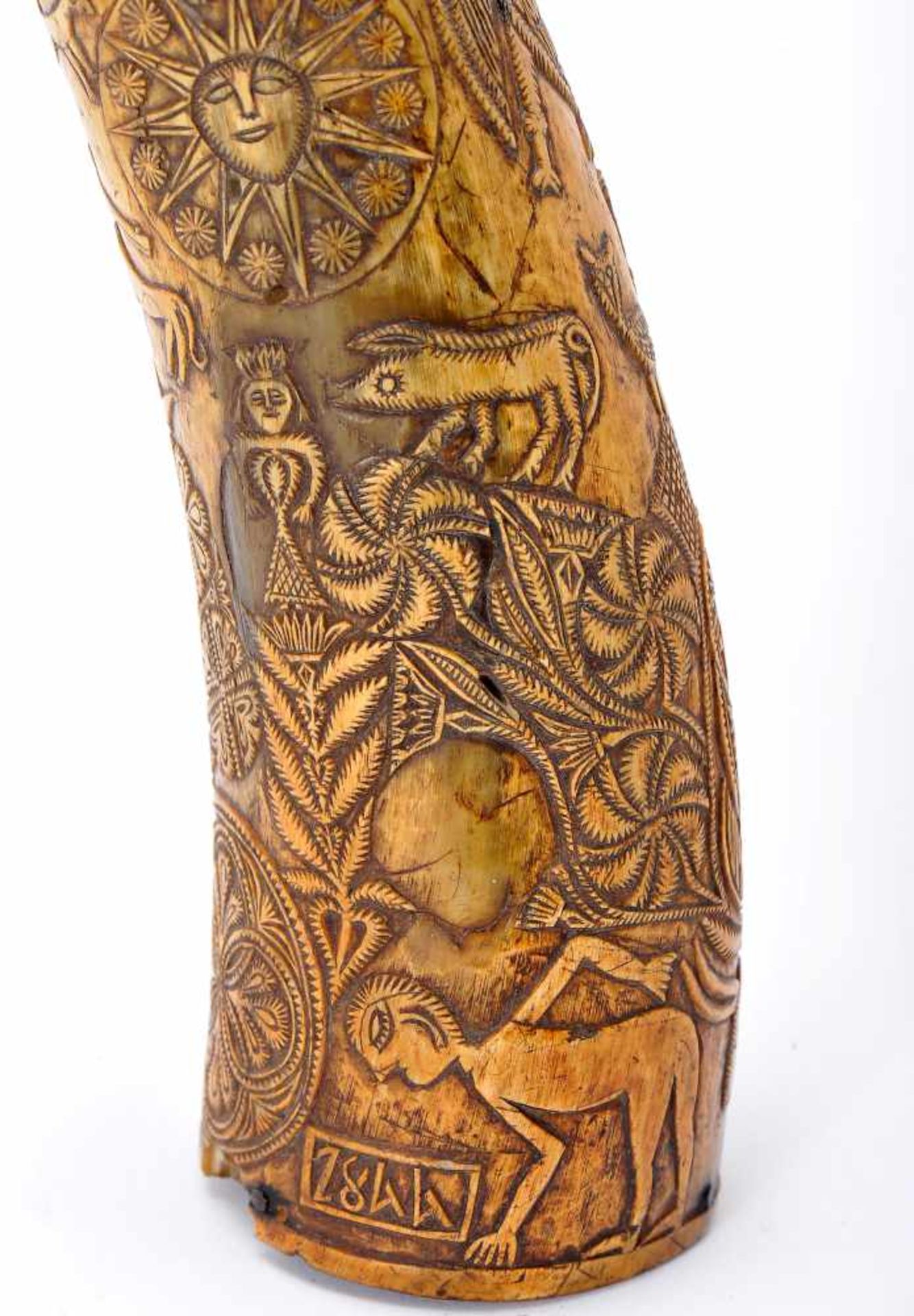 A powder horn - Image 4 of 6