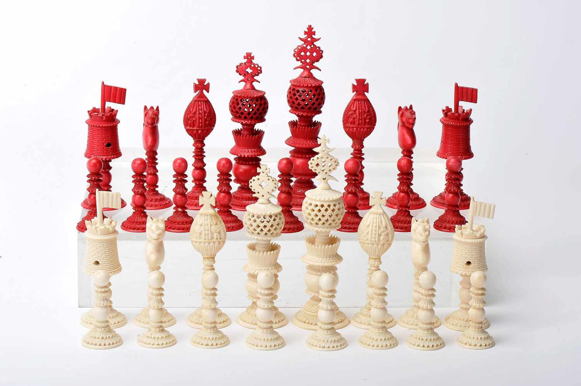 Chess pieces and case / board - Image 2 of 6