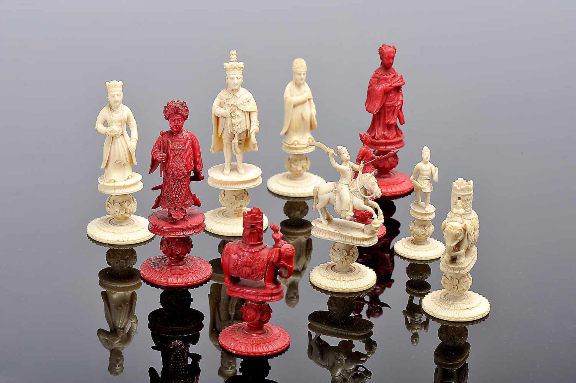 Chess pieces with case and board - Image 11 of 13