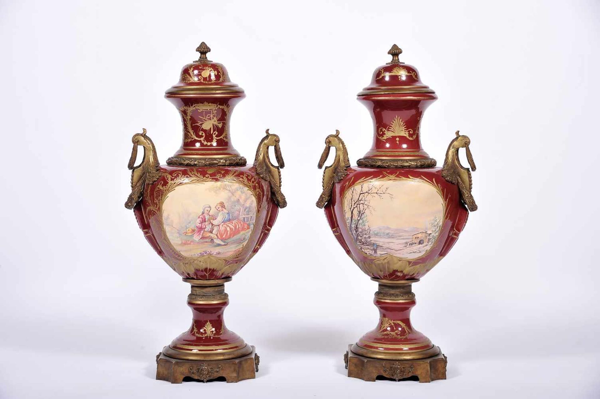 A pair of vases - Image 2 of 8