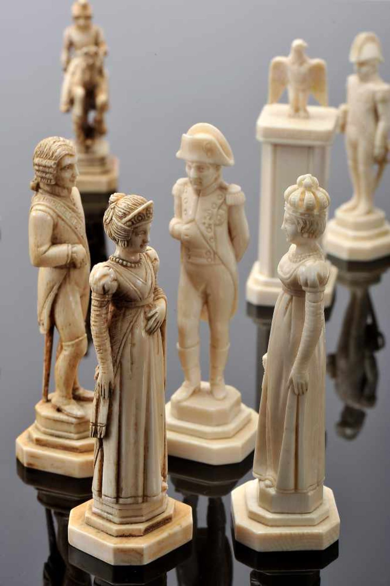 Chess pieces - Image 10 of 11