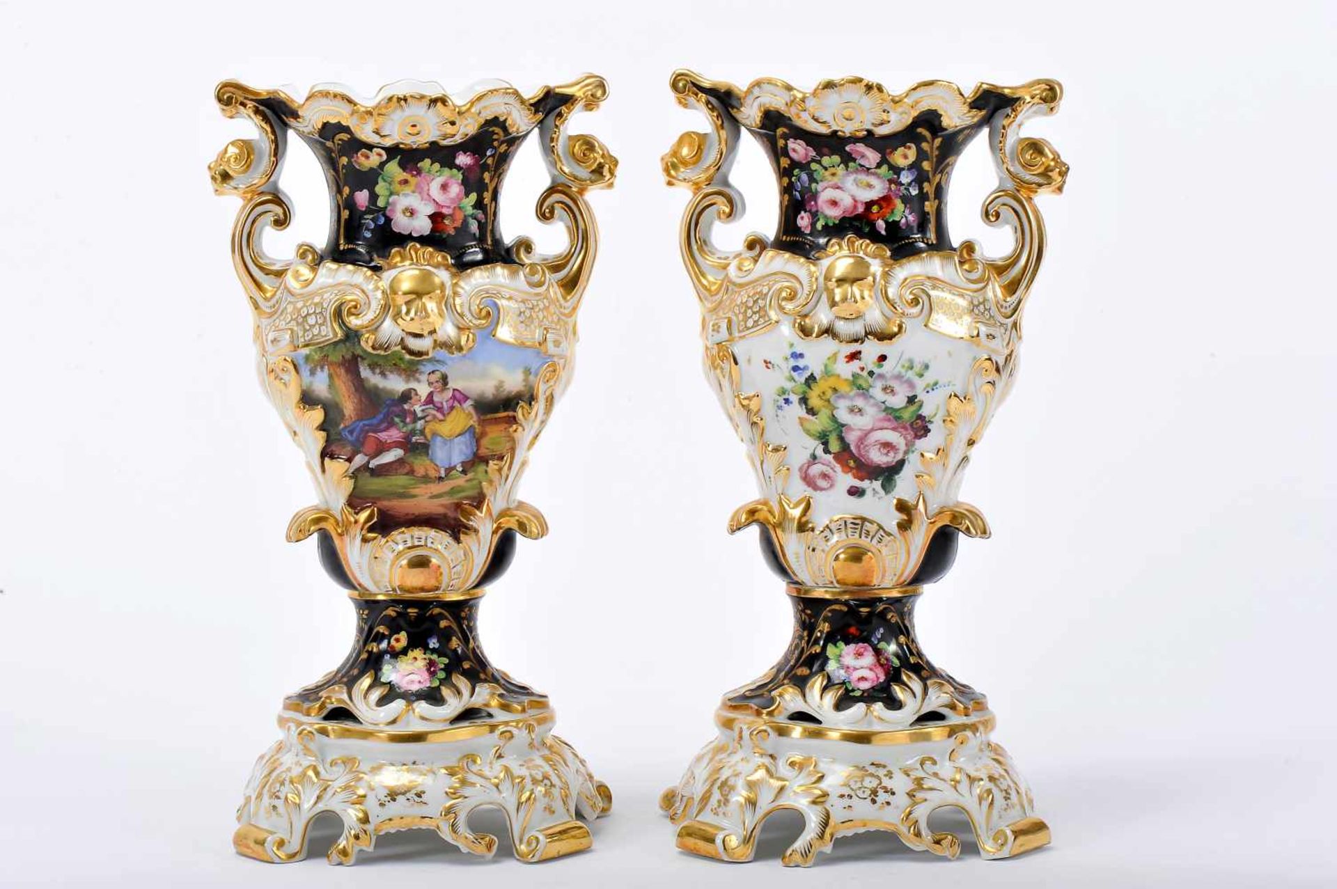 A pair of vases - Image 2 of 3