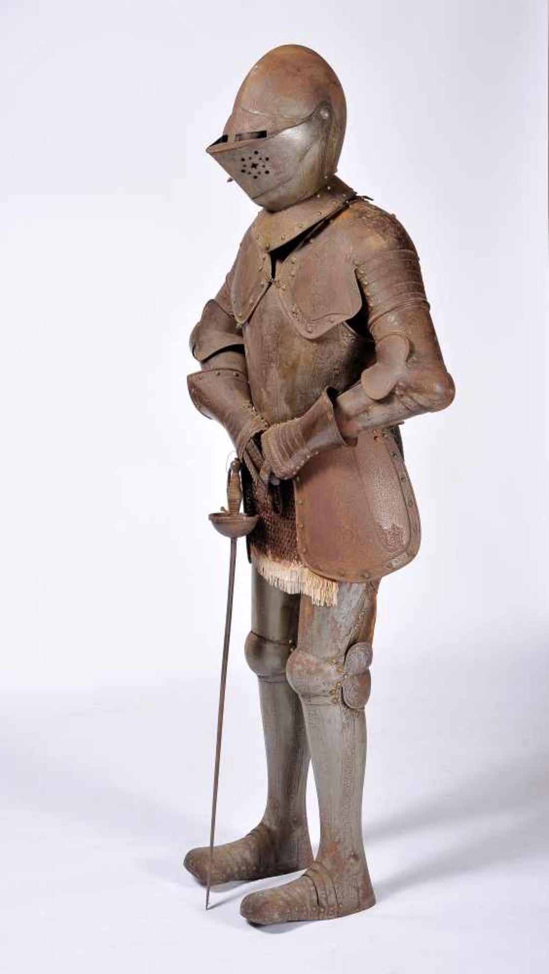 An armour - Image 7 of 9