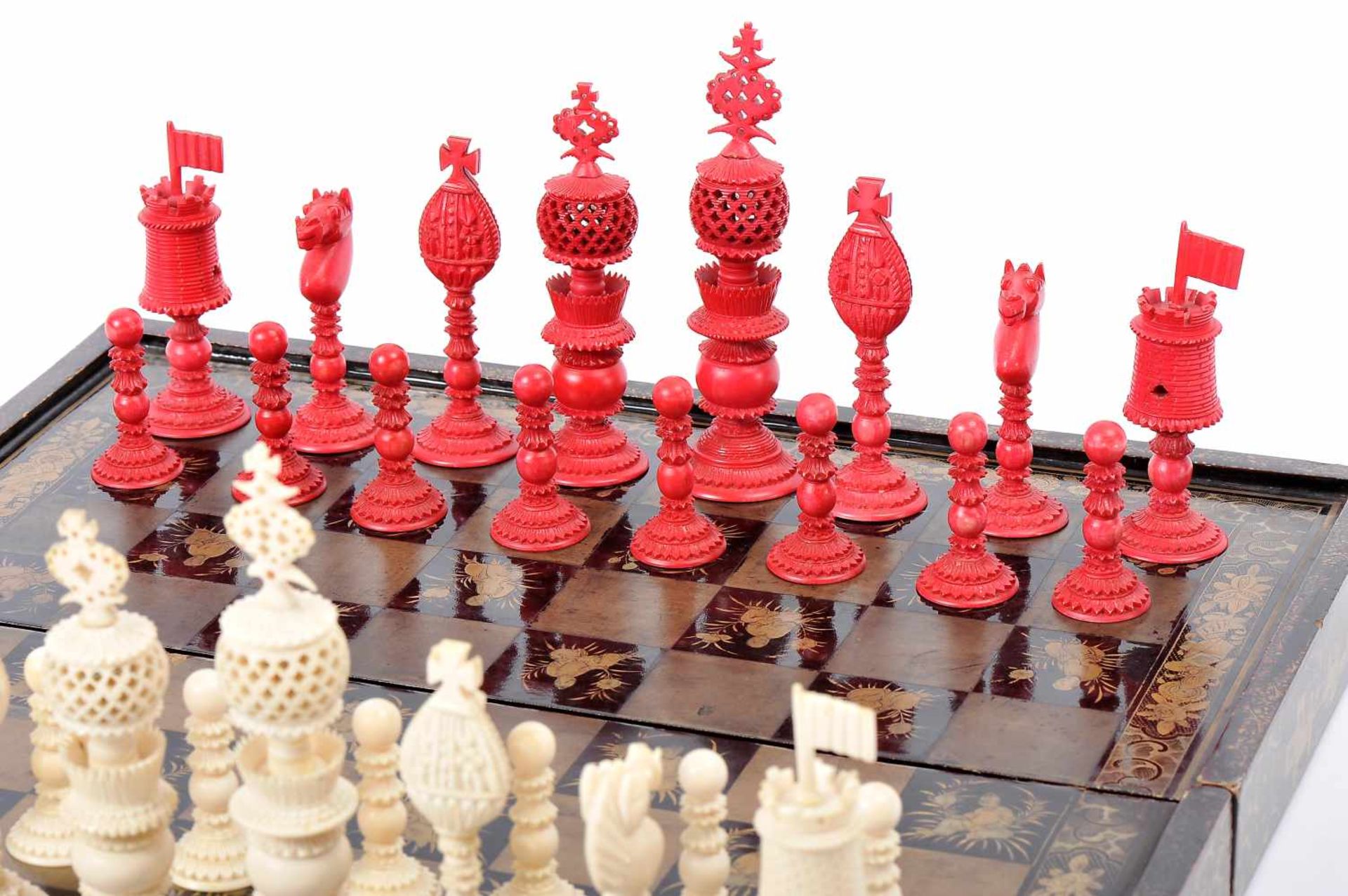 Chess pieces and case / board - Image 3 of 6