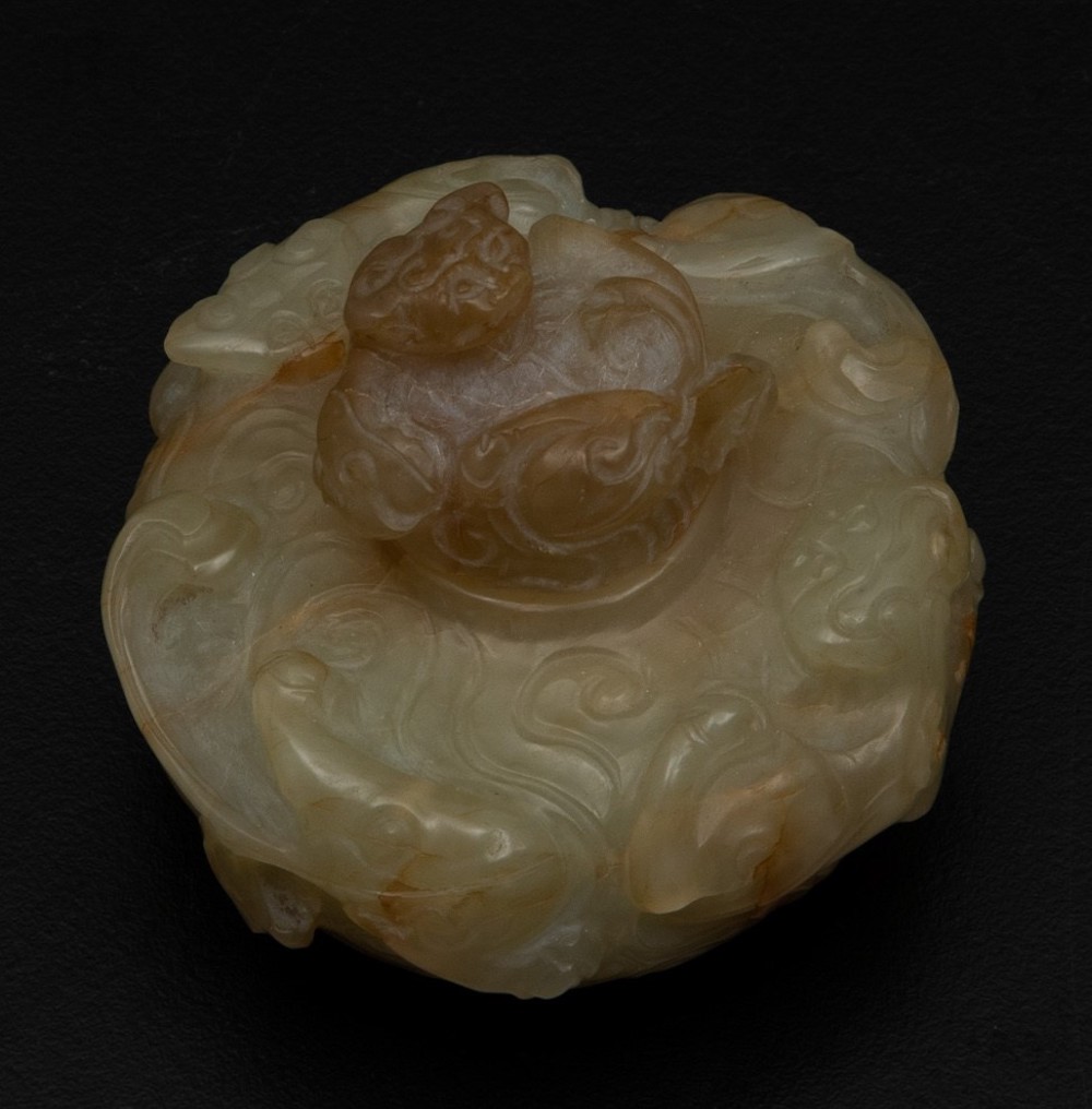 A jade and russet snuff bottle, China, early 1900s - H 5cm - - Image 3 of 5