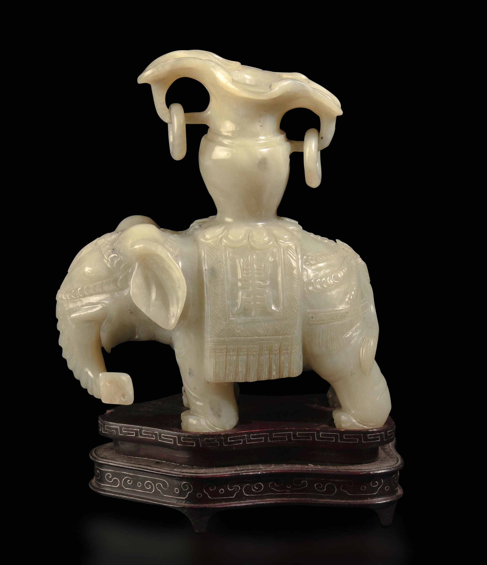 A carved jade figure, India, 1800s - H 16.5cm -