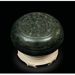 A jade box, China, Qing Dynasty - Qianlong period (1736-1796). 4.5x7.5cm -