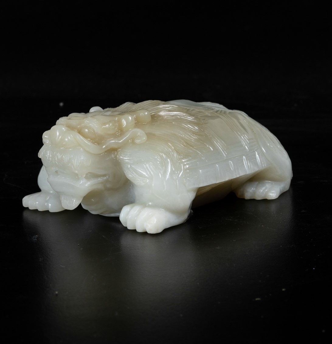 A jade dragon, China, Qing Dynasty, 1800s - 4.5x12cm - - Image 4 of 5