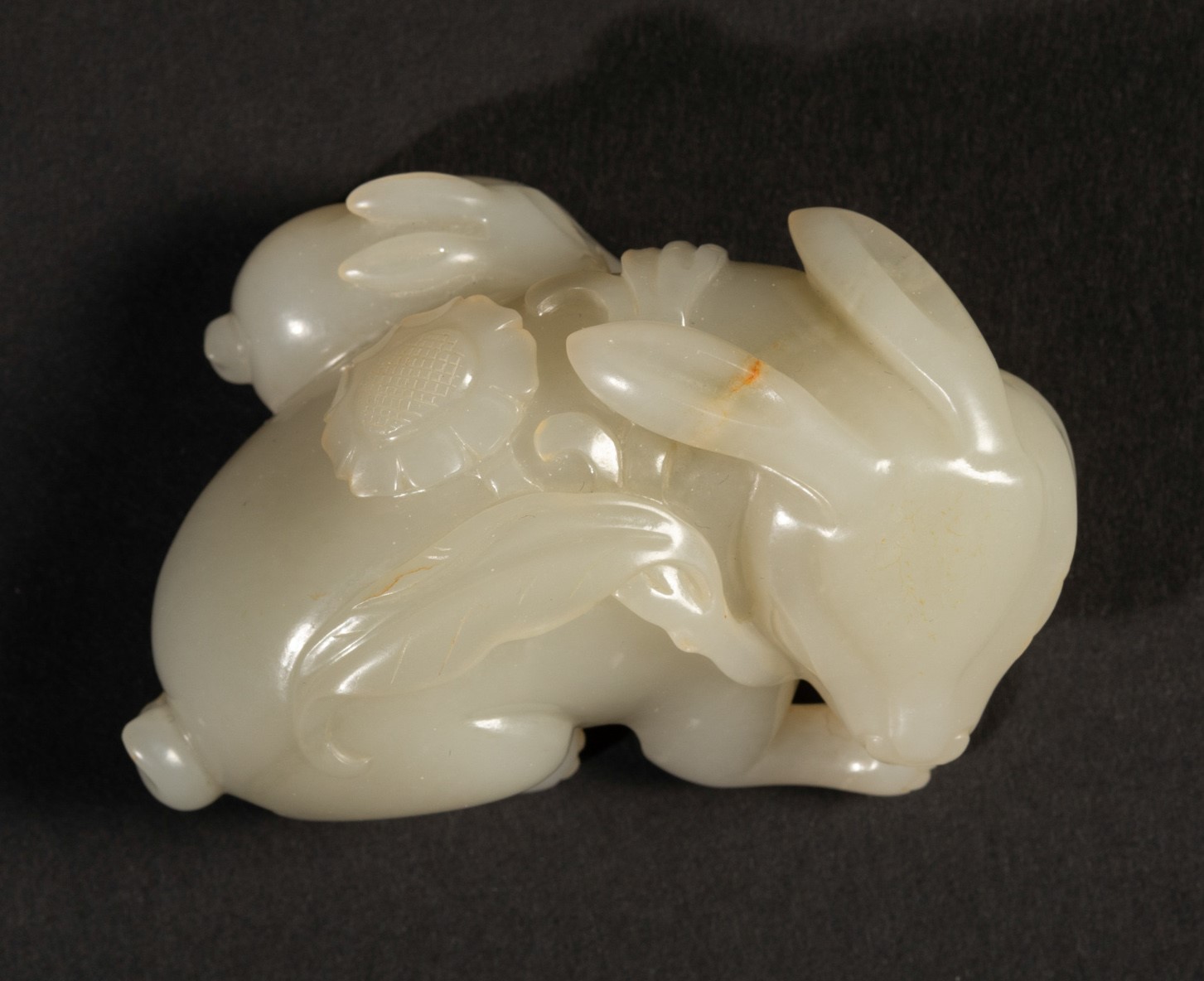 A small Celadon jade group, China, Qing Dynasty - 19th century. 8x5cm - - Image 3 of 4