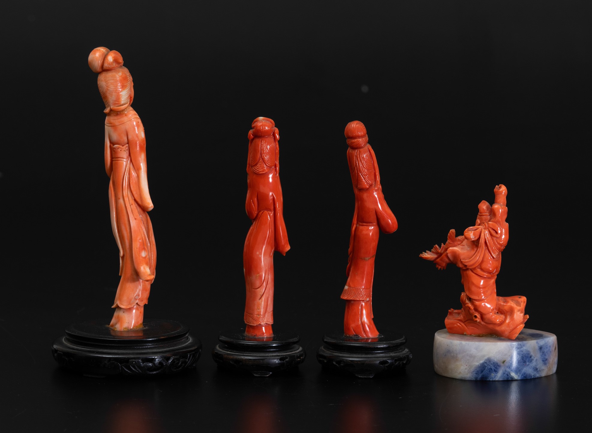 Four coral figures, China, early 1900s - Gross weight 319gr, H from 10cm to 16cm - - Image 3 of 3
