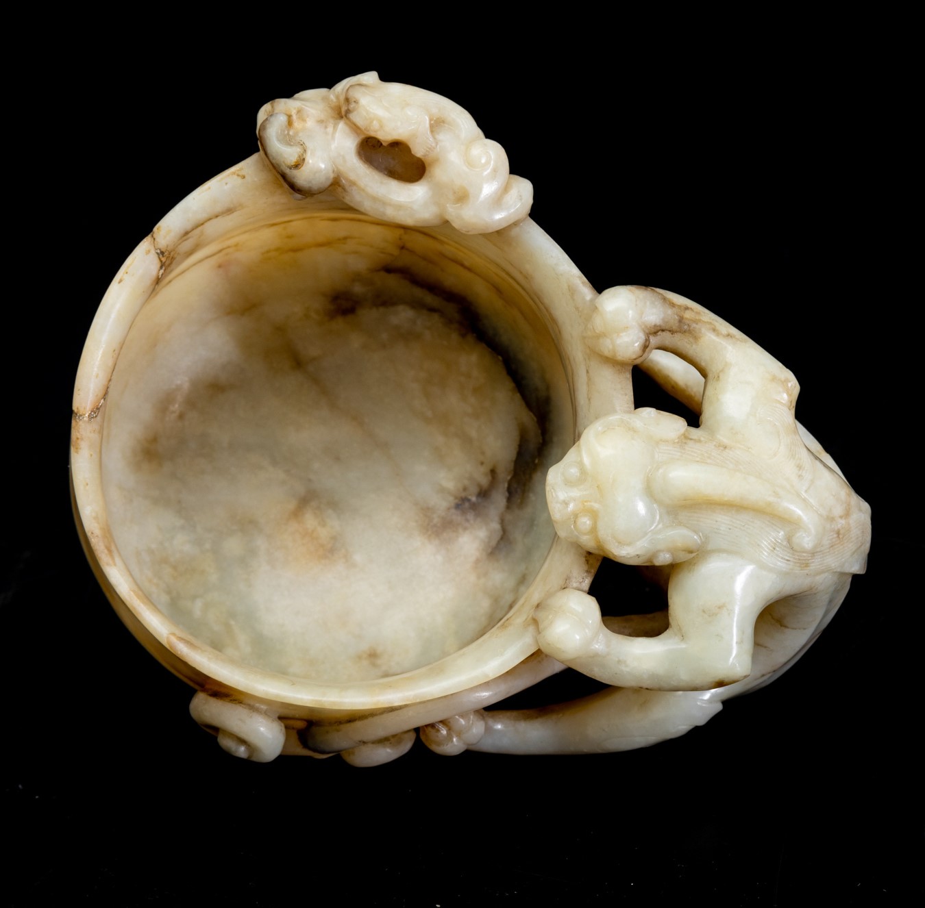 A carved jade cup, China, Ming Dynasty - 17th century. 8x9.5cm - - Image 5 of 5