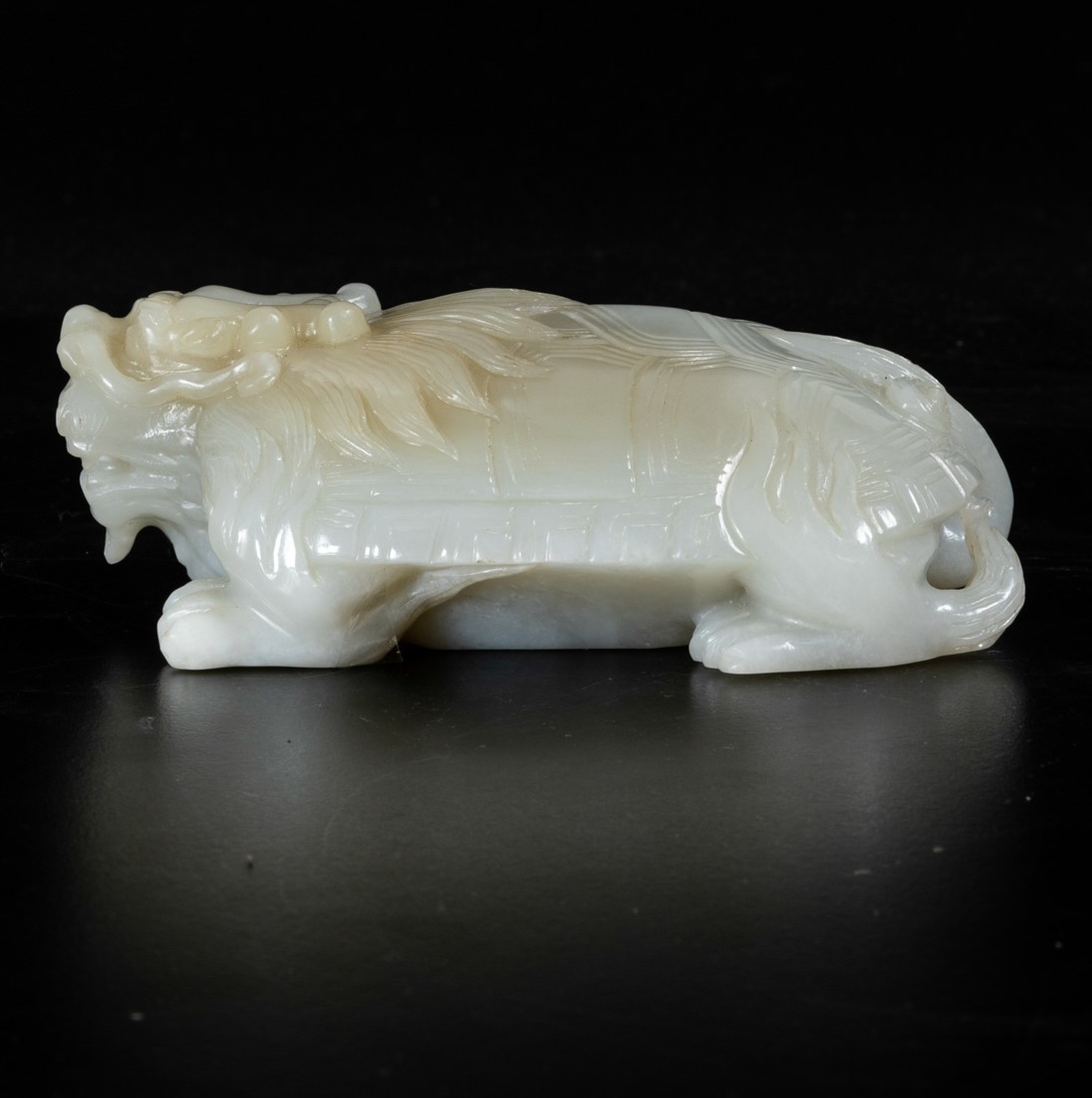 A jade dragon, China, Qing Dynasty, 1800s - 4.5x12cm - - Image 3 of 5