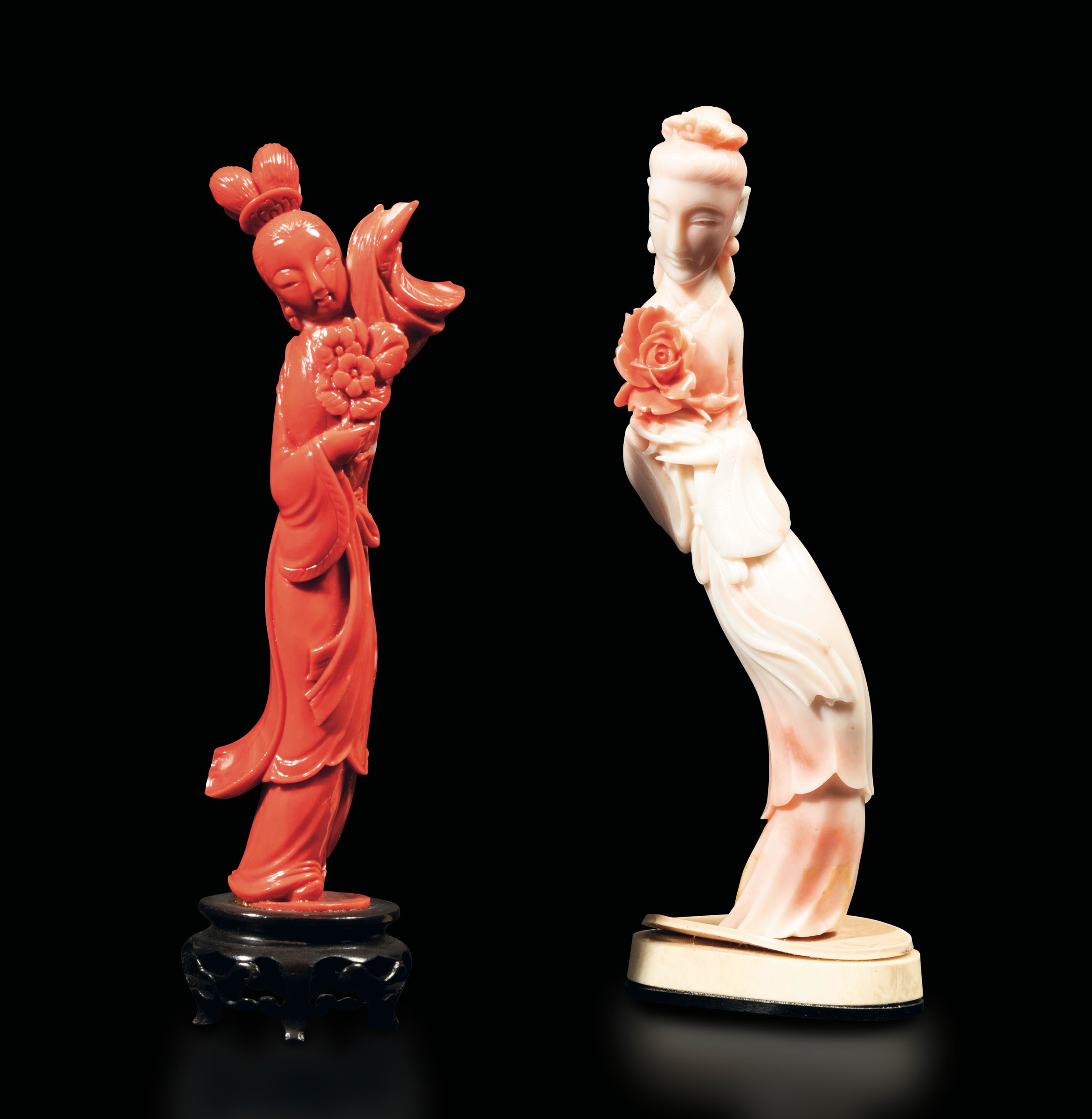 Two coral figures, China, early 1900s - Red and pink coral. Gross weight 190gr; H [...]