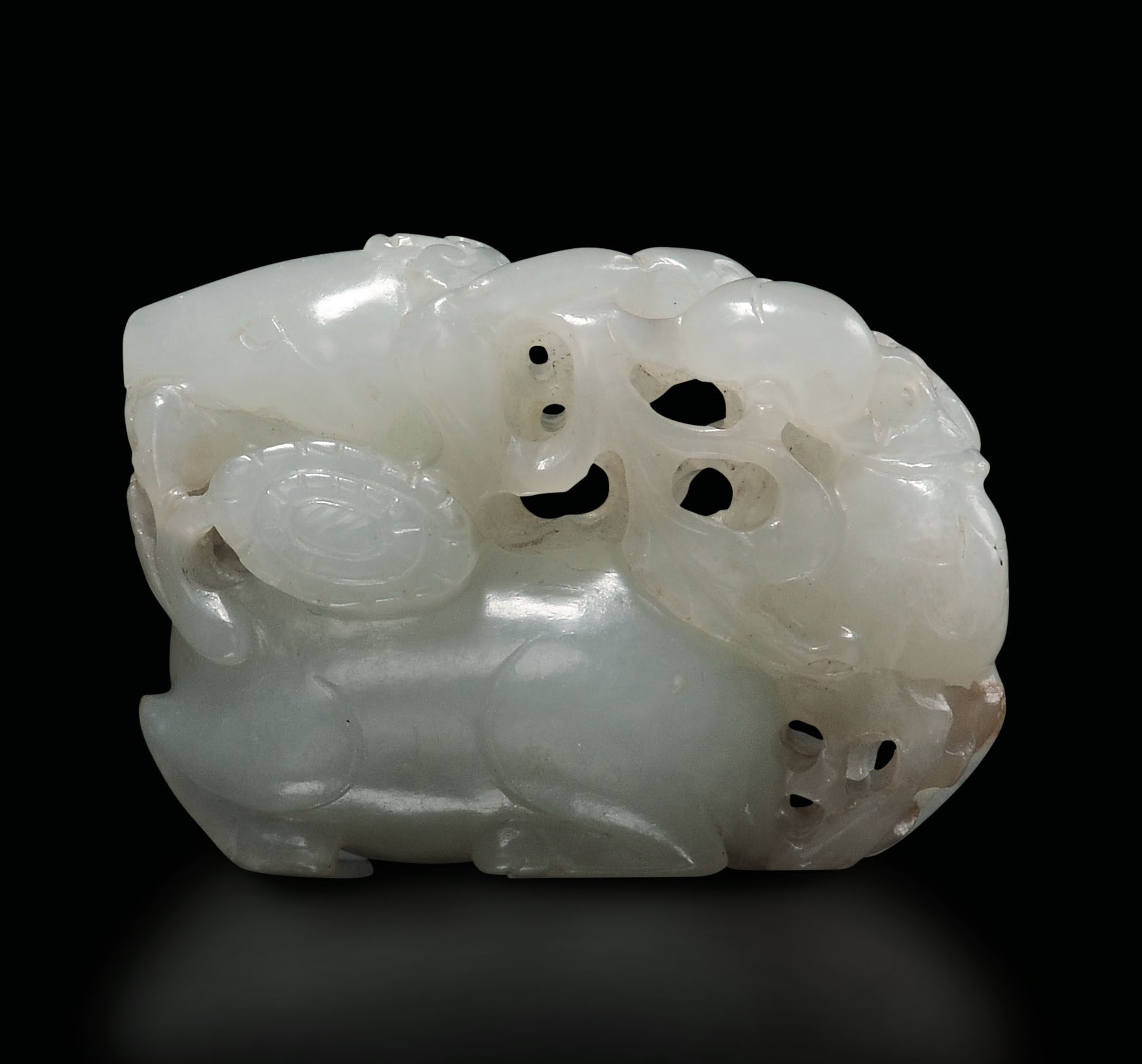 A white jade group, China, Qing Dynasty - Qianlong Period (1736-1795). 5cm -