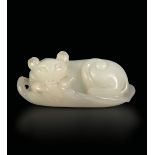 A white jade group, China, Qing Dynasty - Qianlong period (1736-1796). 6cm -