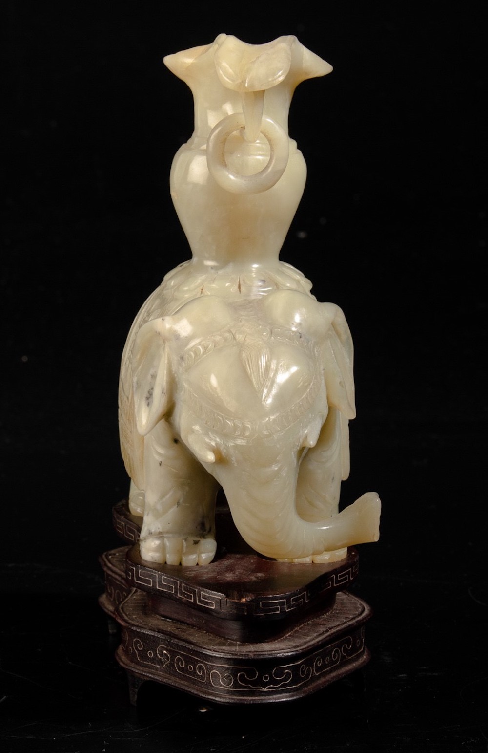 A carved jade figure, India, 1800s - H 16.5cm - - Image 4 of 4