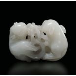 A white jade group, China, Qing Dynasty, 19th century - 4.5cm -
