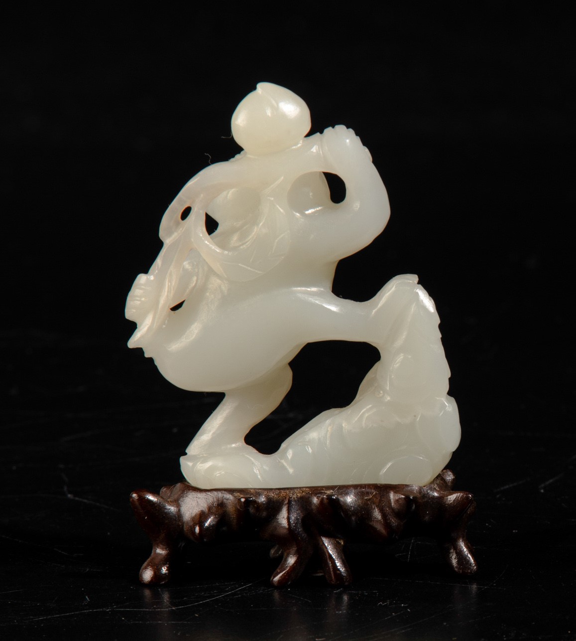 A white jade group, China, Qing Dynasty, 1800s - H 7cm - - Image 2 of 2