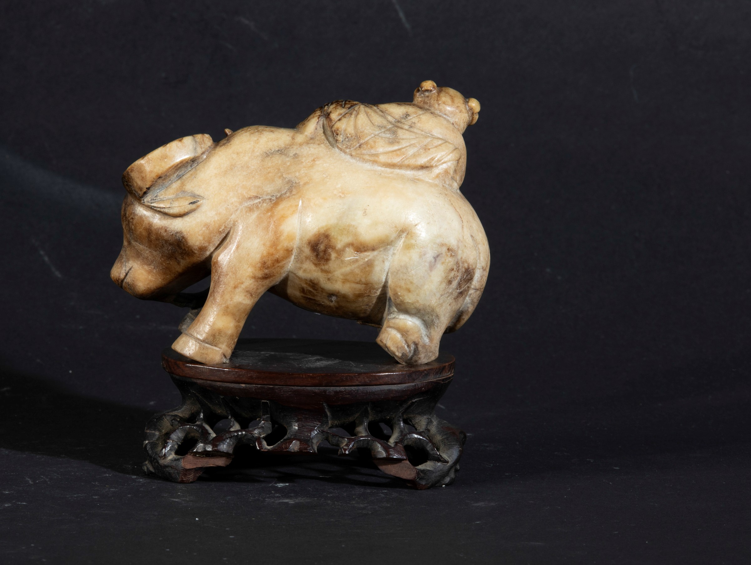 A jade and russet sculpture, China, Ming Dynasty - 10.5x14cm - - Image 3 of 3