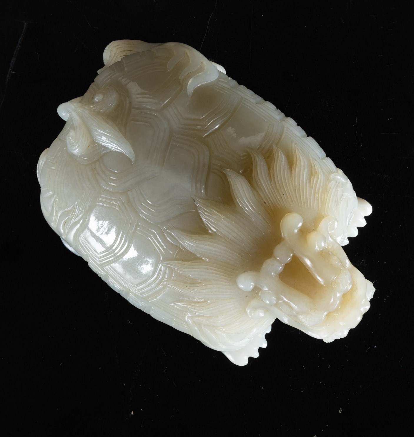 A jade dragon, China, Qing Dynasty, 1800s - 4.5x12cm - - Image 5 of 5