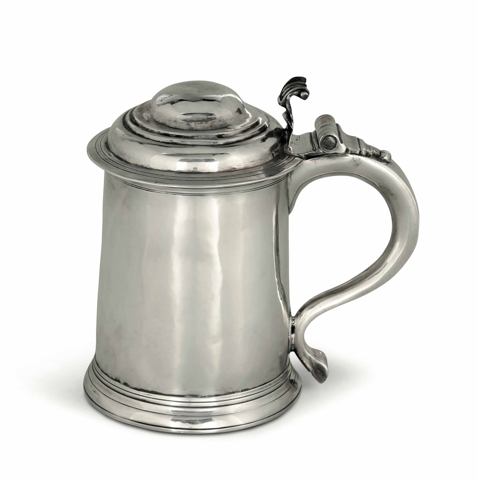 A silver tankard, R. Greene, London 1719/20 - Molten, embossed and chiselled silver. [...]