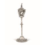 A silver wick holder, GW Adams, London 1849 - Silver and glass. 214gr, H 24cm -