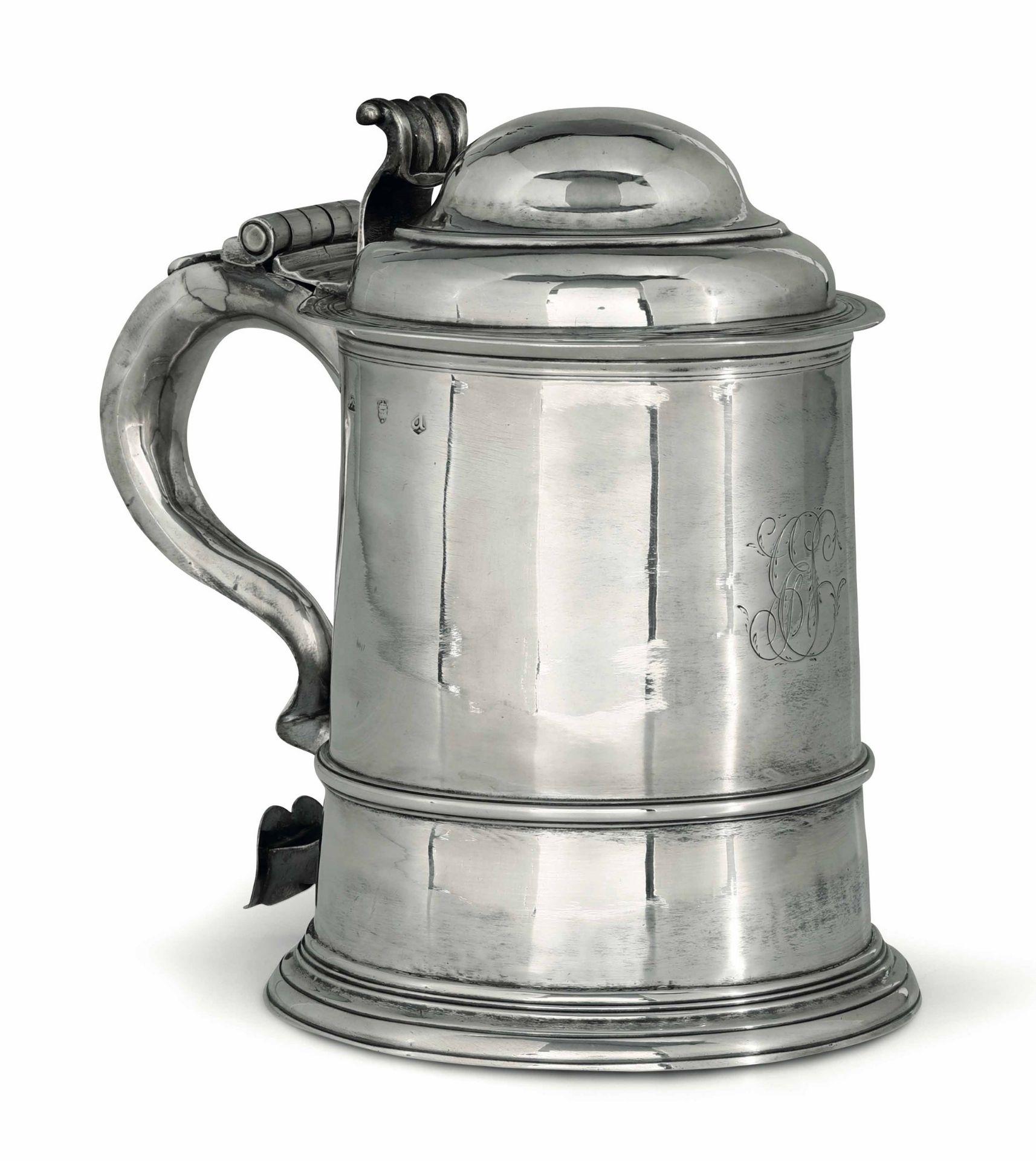 A silver tankard, D. Impey, London 1736/37 - Molten, embossed and chiselled silver. [...]