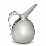 A silver pitcher, 1900s, Milan, E. Genazzi - An elegant pitcher in embossed silver. [...]