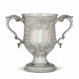 A silver goblet, T. Wallis, London 1776 - Molten, embossed and chiselled silver. [...]